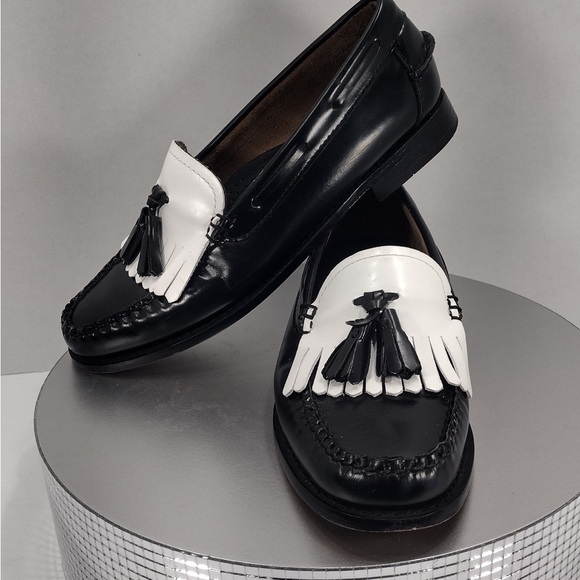 Bass Black and White Leather Loafers size 7 pre
Owned Exellent condition main image 8